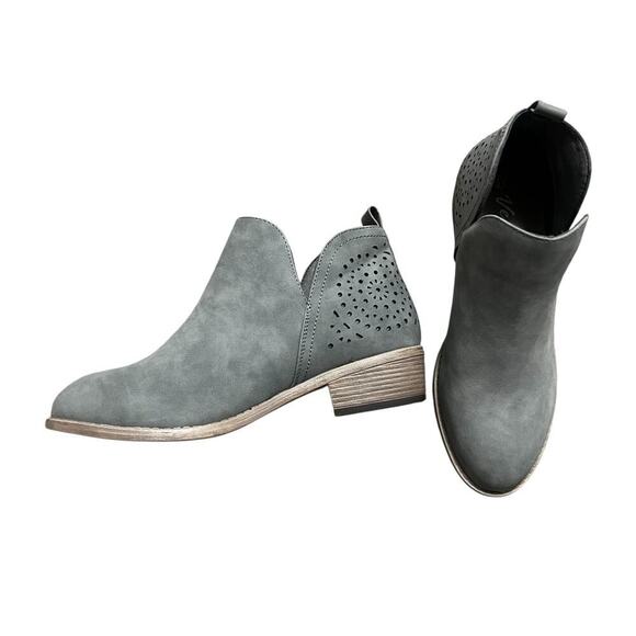 Vepose Shoes - NWT VEPOSE Women's Grey Ankle Cutout Low Chunky Heels Size 8.5